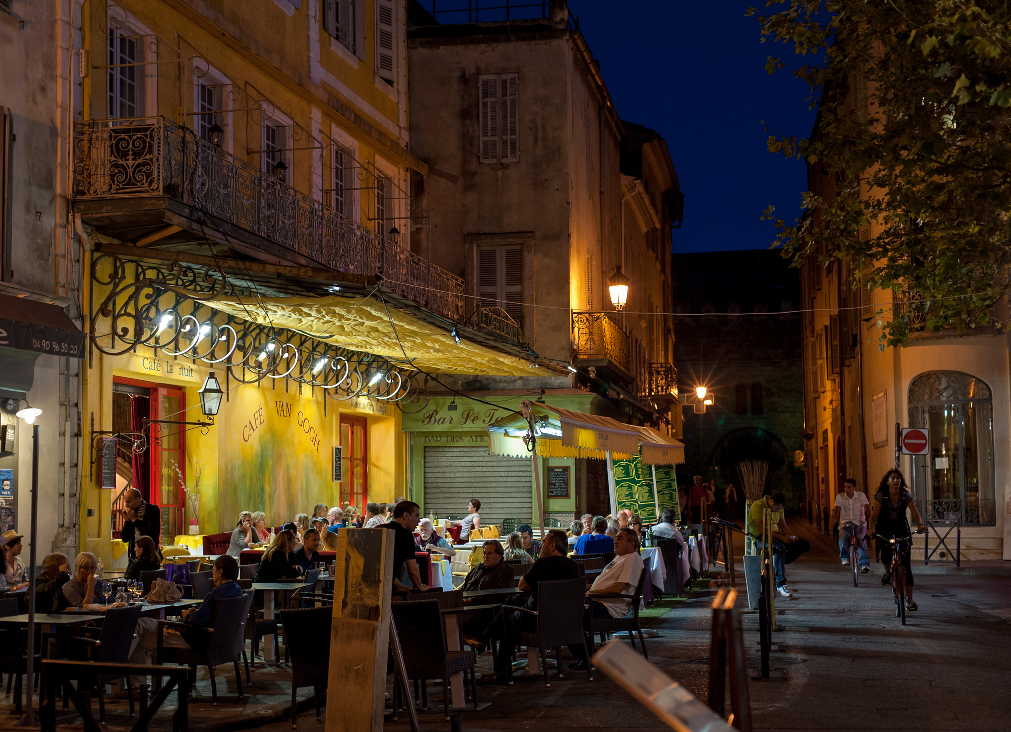 星空下咖啡館cafe van gogh