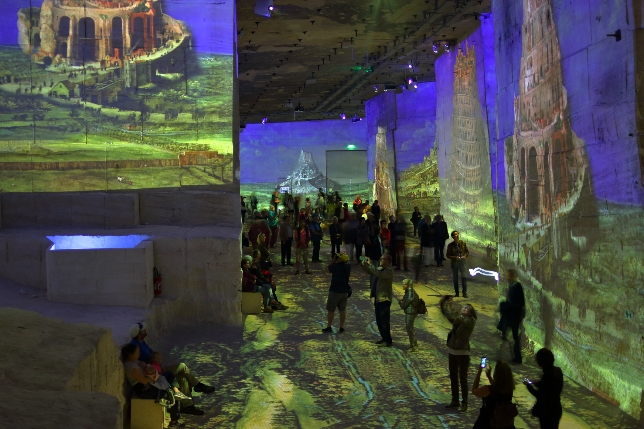 光影藝術採石場Carrières des Lumières